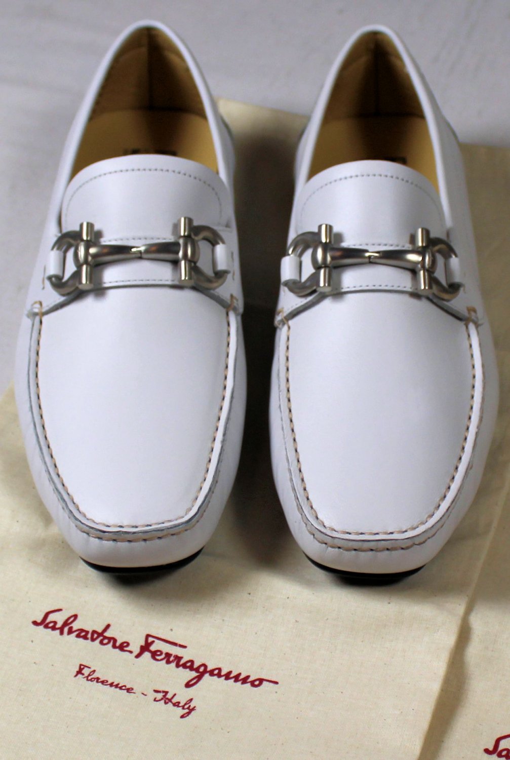 SALVATORE FERRAGAMO SHOES WHITE LOGO GANCIO ORNAMENT PARIGI DRIVER 5