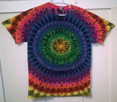New Tie Dye L Gildan Tshirt Circular pattern Rainbow colored t shirt