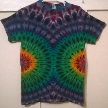 New Tie Dye S Gildan Tshirt Side Oriented Circular pattern Rainbow Color t shirt