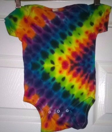 New Tie Dye 12 Mo Alstyle 100% Cotton Short Sleeve Onesie All Seasons Everyday Rainbow Chevron
