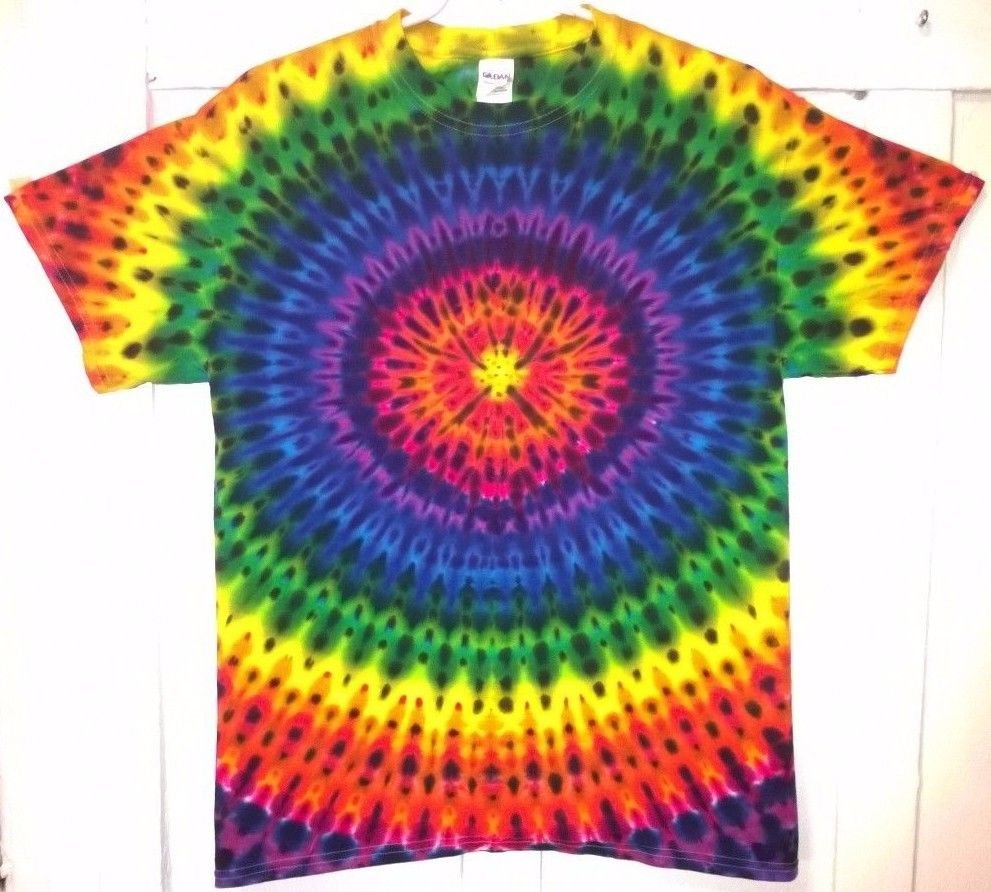 New Tie Dye M Gildan Tshirt Circular pattern Rainbow t shirt