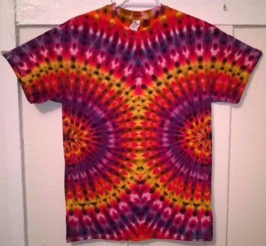 New Tie Dye M Gildan Tshirt Mirrored Circular pattern Red, Orange, Yellow t shirt