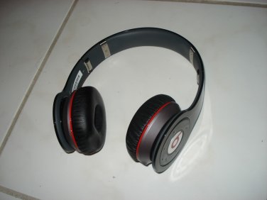 Like New Beats by Dr. Dre Solo HD Wireless Headband Headphones - Black