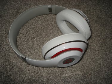 Very Nice Beats by Dr. Dre Studio 2.0 Wired Handband Headphones - White