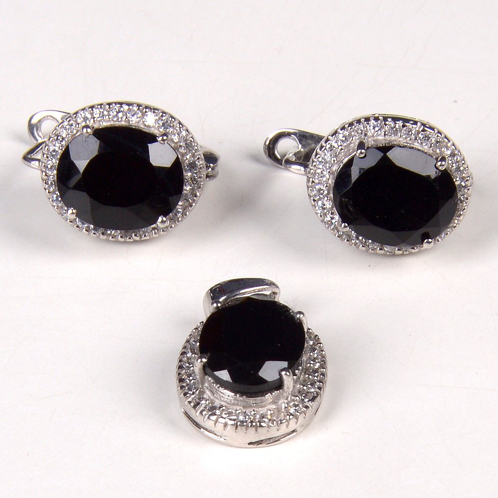 92.5 Sterling Silver Stylish Handmade Designer Pandent With Earring With Studded Black Onyx Stone