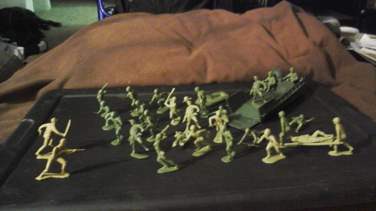 VINTAGE Marx 1960's Iwo Jima play set ( 30)pieces