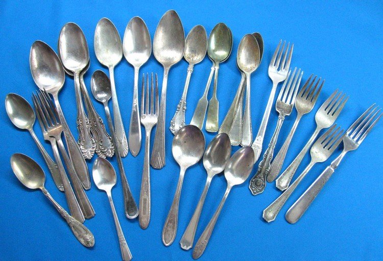 Vintage Silverplated Flatware Craft Lot 30 Ornate Spoons Large Tablespoons Forks Serving