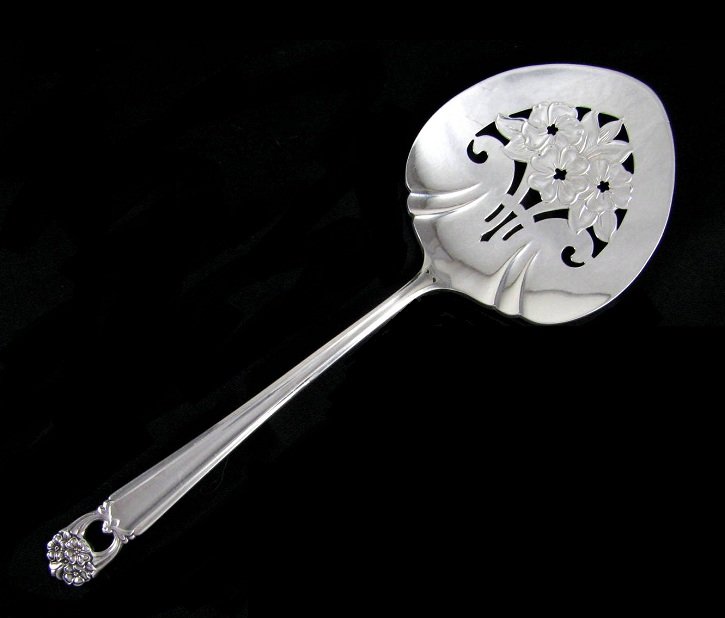 Eternally Yours Pierced Tomato Server Pastry Berries Rogers Vintage Silverplate Flatware