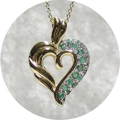 Emerald agate studded gold heart pendant