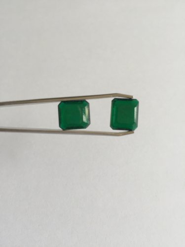 Emerald 2 Pieces 5.30 Carats Great Color Natural Unheated / Untreated