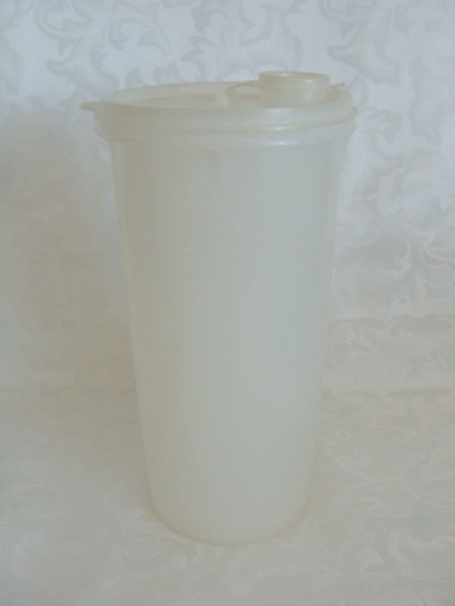 TUPPERWARE Vintage Juice Pitcher Container Quart w/ Lid #25