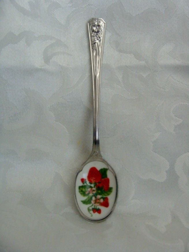 AvonNaturesBestCollectorsSpoonStrawberryStainlessSteelEnameled