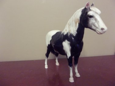 BREYER MOLDING CO. BLACK & WHITE  HORSE 6  INCHES TALL X 8 INCH LONG
