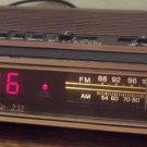 Vintage Realistic Chronomatic 233 AM FM Alarm Clock Radio VERY NICE