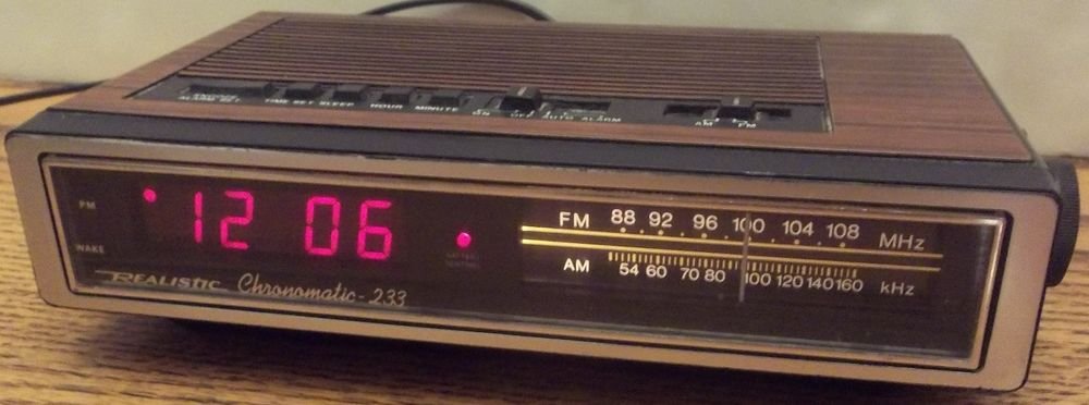 Vintage Realistic Chronomatic 233 AM FM Alarm Clock Radio VERY NICE