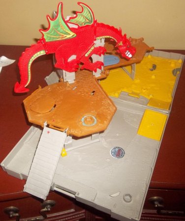 Matchbox Pop-up Dragon Castle Folding Road Playset