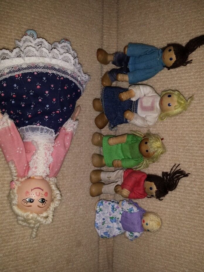 lot 5 R R Ryan's Room Wooden play doll house family figures. 1 Clothes pun doll