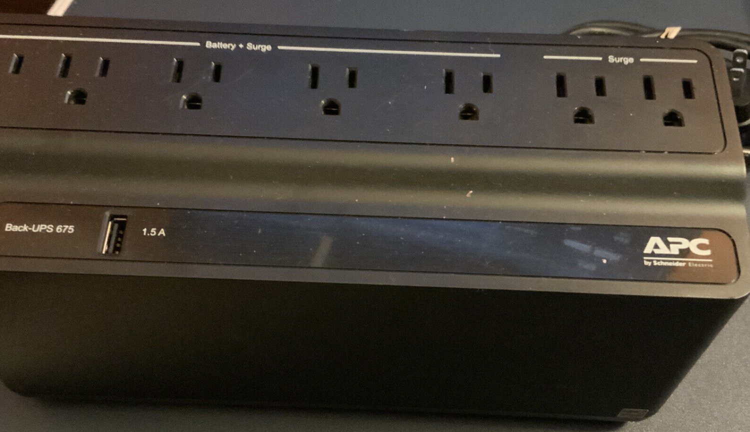 APC Battery BackUps 675VA Surge Protection 360 Watts BN675M1 Red Flashing