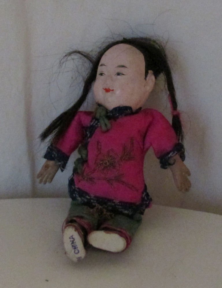 VINTAGE ASIAN GOFUN DOLL PAINTED EYES LOTS OF DETAIL ON THE CLOTHES 7"