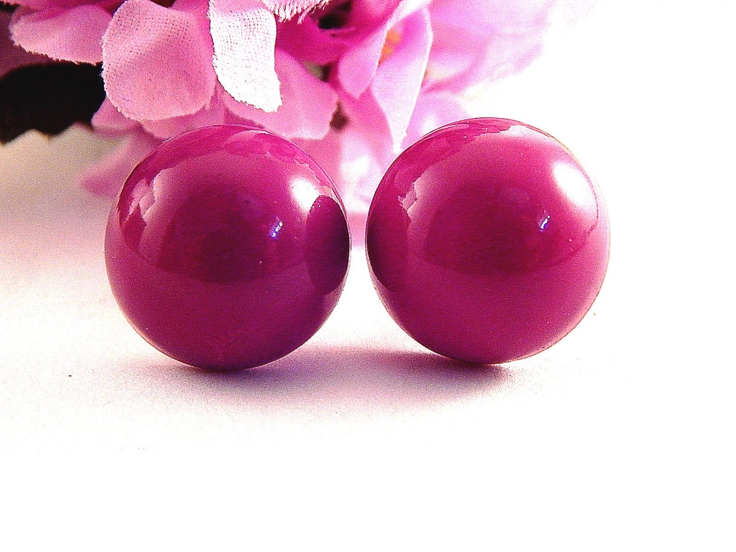 Purple Dot Earrings Orchid Violet Round Dome Vintage 1970's Mod Jewelry for Pierced Ears