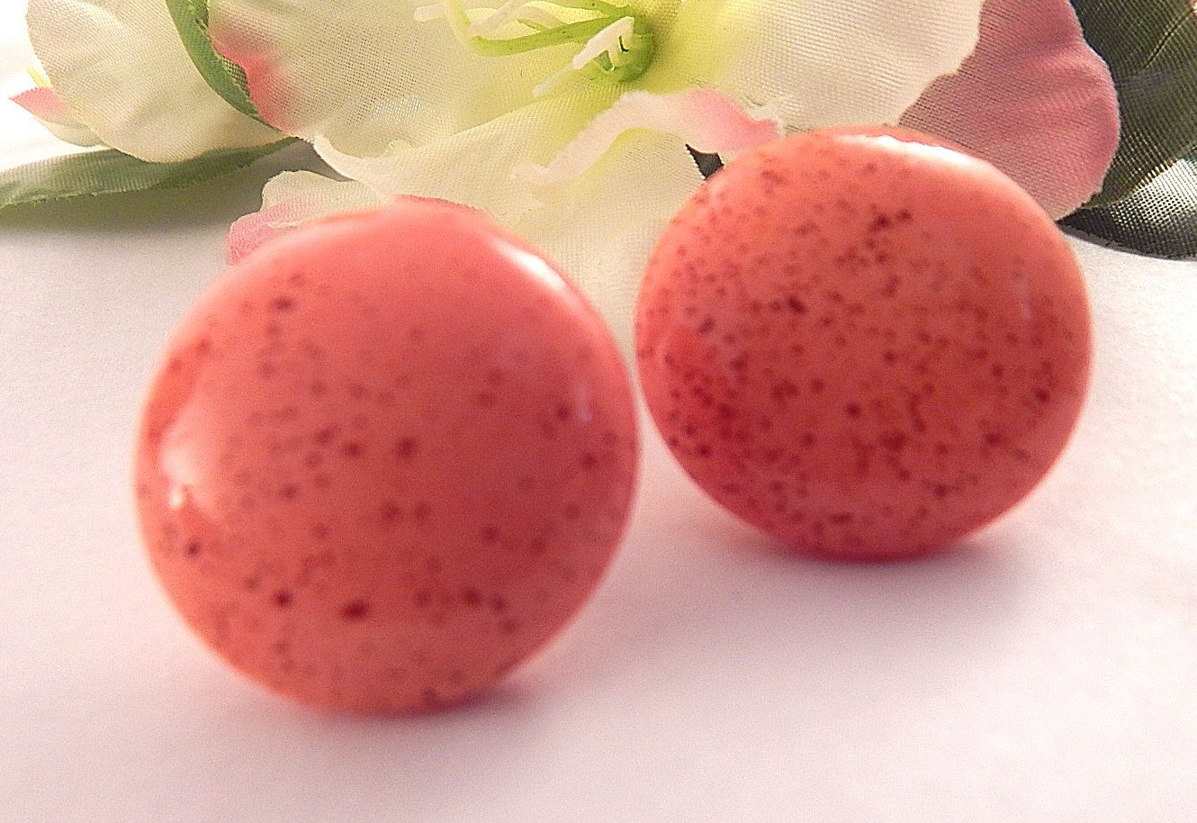 Speckled Peach Polished Stone Dome Stud Earrings Round Dot Studs Vintage 1970's Fashion Jewelry
