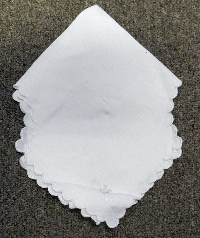 Vintage Handstitched White Open Flower Floral Bread Basket Linens Liner