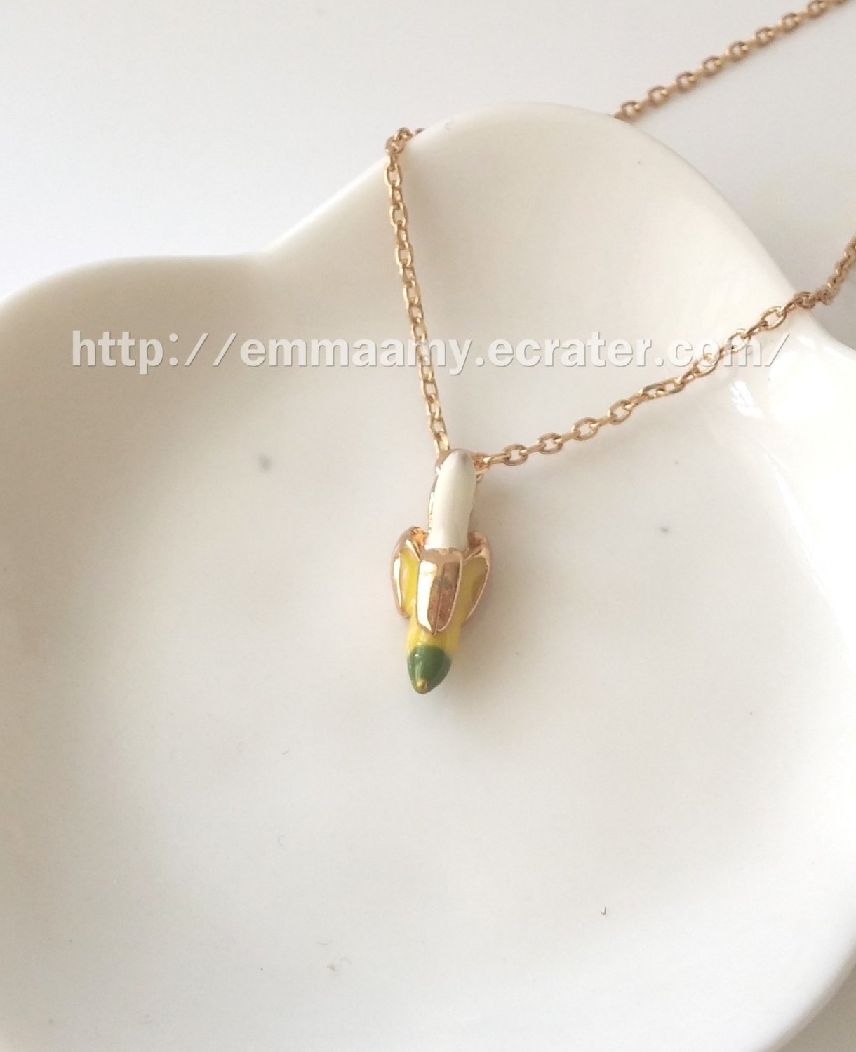 Exquistite Simplicity Lovely Gilded Enamel Banana Charm Necklace