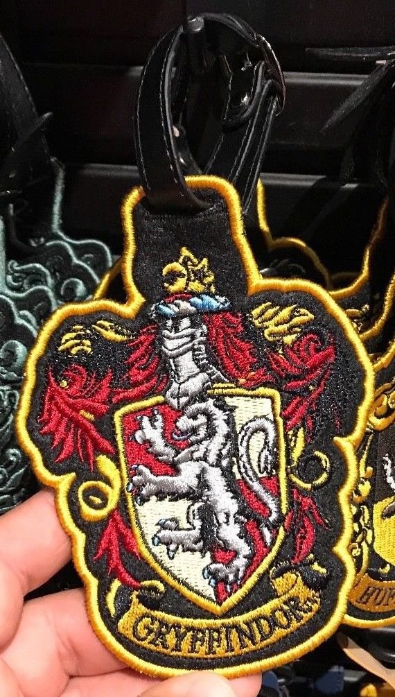 UNIVERSAL STUDIOS EXCLUSIVE HARRY POTTER GRYFFINDOR LUGGAGE TAG NEW