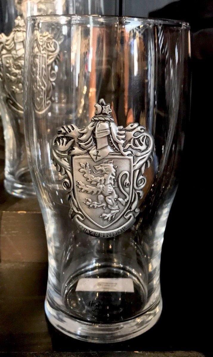 Universal Studios Exclusive Harry Potter Gryffindor Crest Glass Cup New