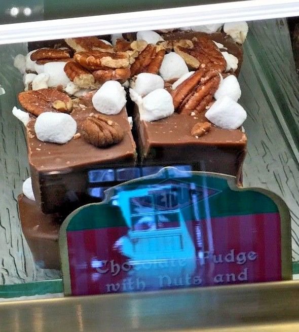 Universal Studios Harry Potter Honeydukes Chocolate Fudge w/ Nuts Marshmallows