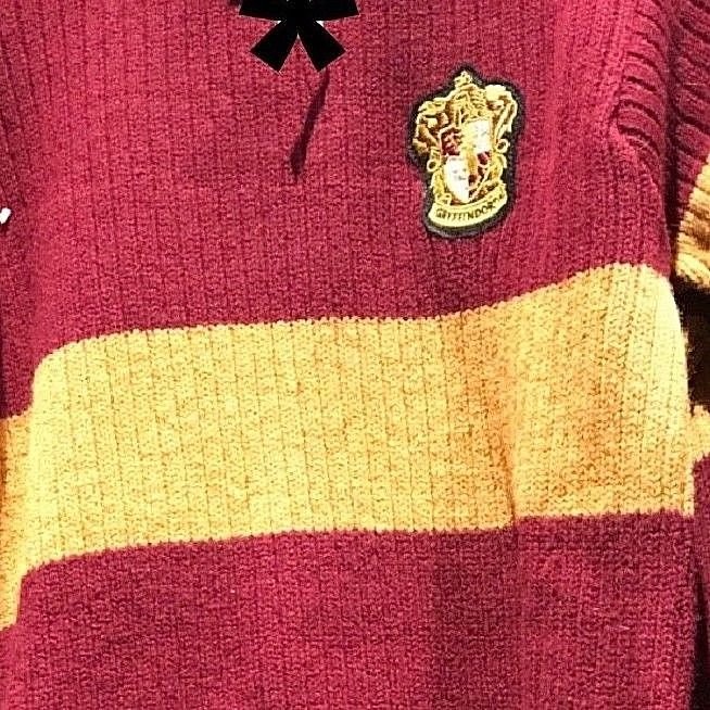 Universal Studios Harry Potter Gryffindor Quidditch Lambwool Sweater Medium