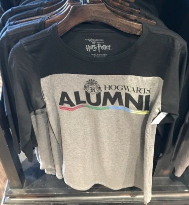 UNIVERSAL STUDIOS WIZARDING WORLD HARRY POTTER HOGWARTS ALUMNI RAGLAN SHIRT (S)