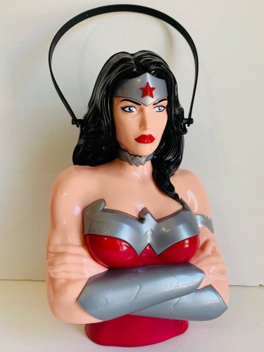 SIX FLAGS MAGIC MOUNTAIN DC COMICS WONDER WOMAN POPCORN BUCKET NEW