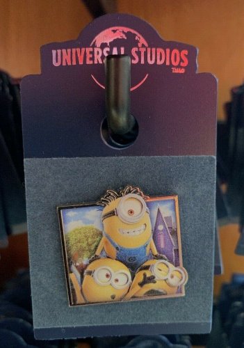 Universal Studios Exclusive Despicable Me Minions Collectible Pin New on Card