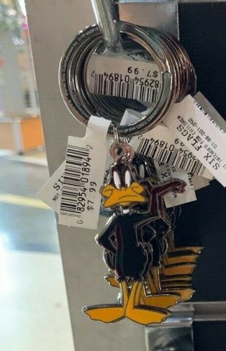 Six Flags Magic Mountain Looney Tunes Daffy Duck Enamel Keychain New