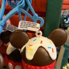 DISNEY PARKS EXCLUSIVE ICON MICKEY CUPCAKE KEYCHAIN NEW