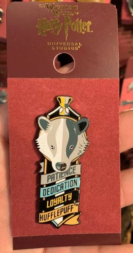 Universal Studios Wizarding World of Harry Potter Mascot Hufflepuff Loyalty Pin
