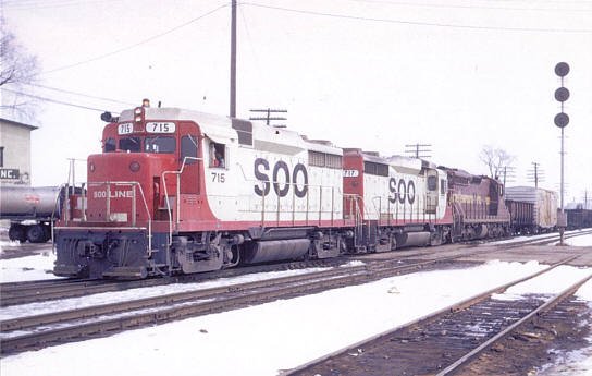 Soo Line GP30 #715 diesel locomotive train postcard railroad b33