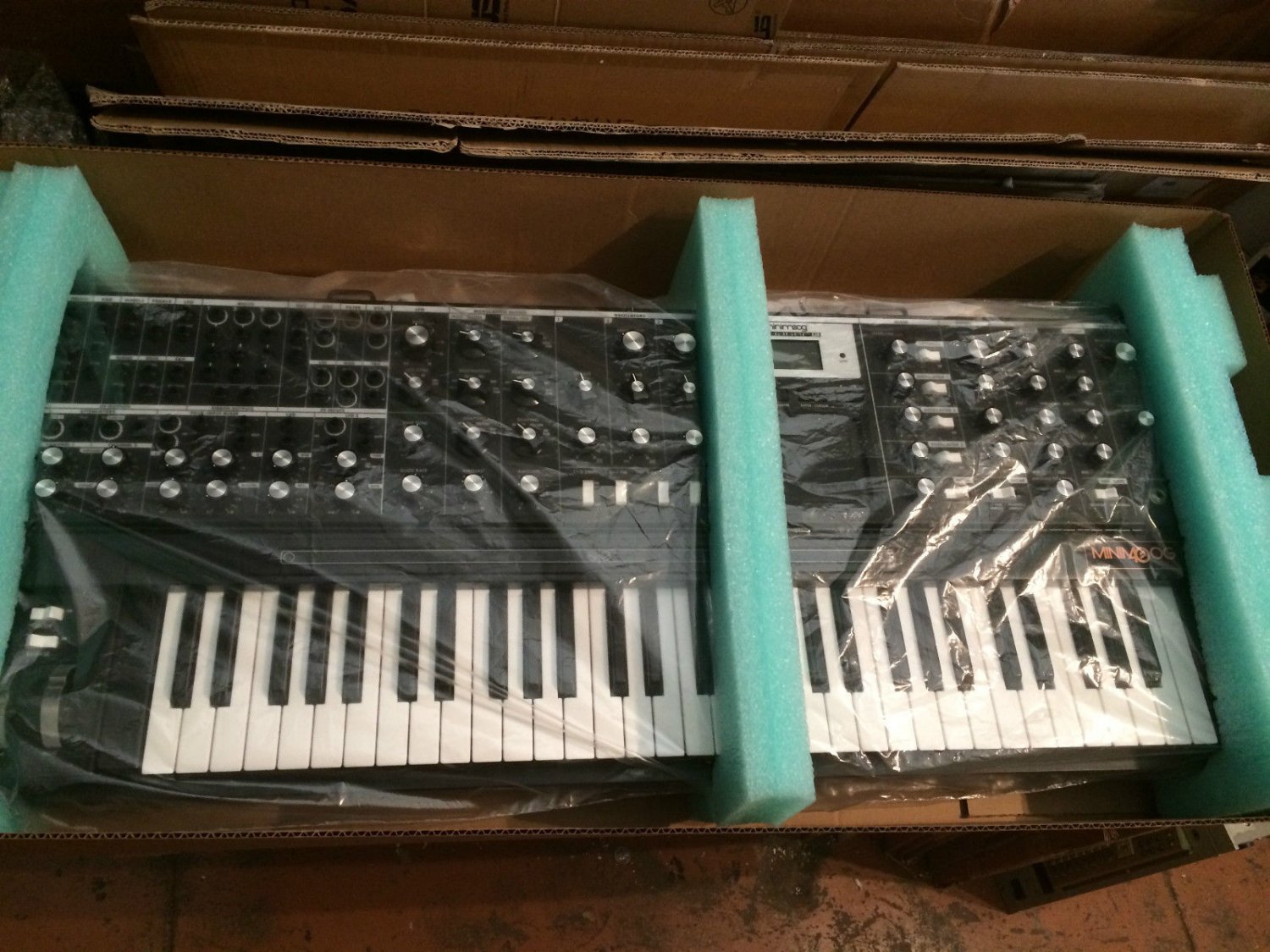 Limited BLACK MOOG MINIMOOG VOYAGER XL SYNTHESIZER KEYBOARD2000Euro