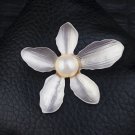J13  Handcrafted AA+  Mother of Pearl Flower Brooch Pin