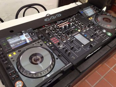 2 X Pioneer CDJ2000-NXS + DJM2000-NXS + Flightcase Zomo