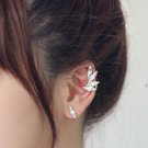 Small pure and fresh and crystal diamond stud earrings