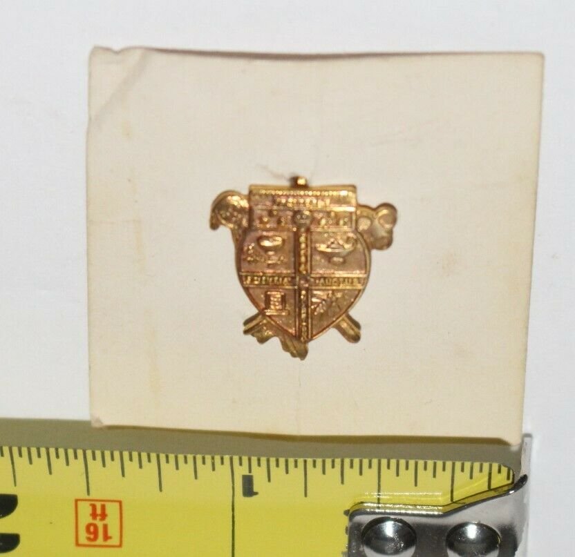 Vintage Frat School Opera Scientia Auctus Pulchrituoo Facite ALII Lapel Vest Pin