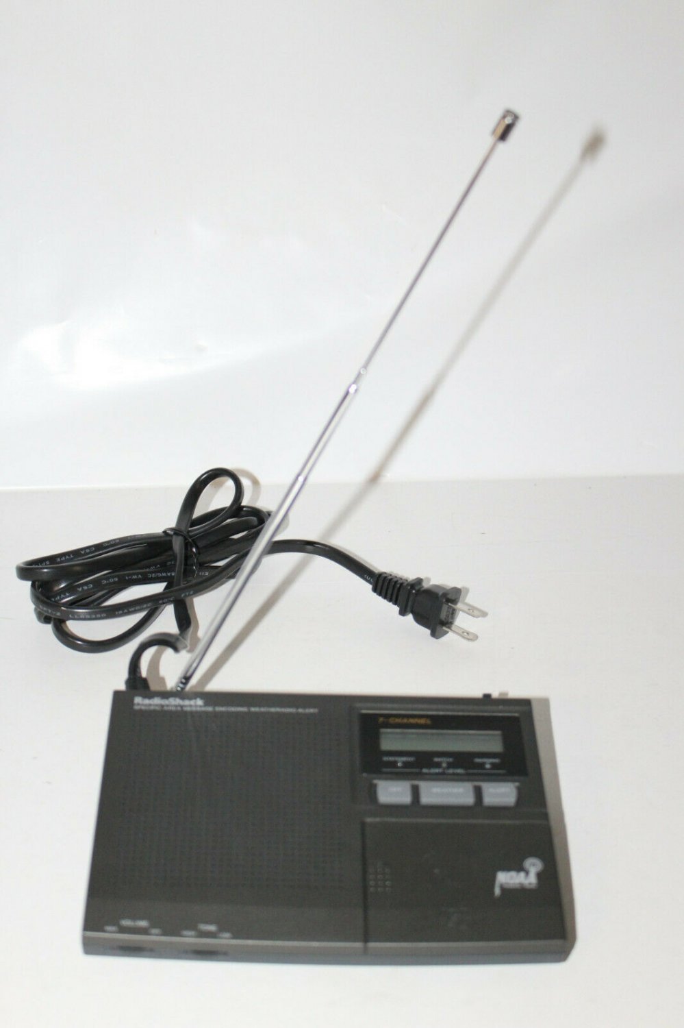 Radio Shack 12250 7Channel Digital Desktop NOAA Weather Radio Alert System