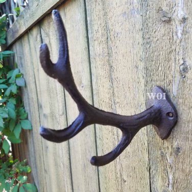 Cast Iron Distressed Rustic 4 Point Deer Antler Wall Mount Hook Rack Hunting Trophy Prop