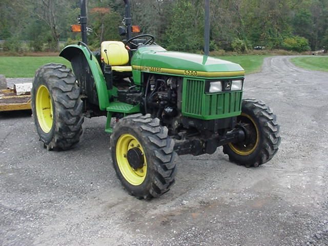 John Deere 5200,5300,5400 and 5500 Tractors Service Manual TM1520