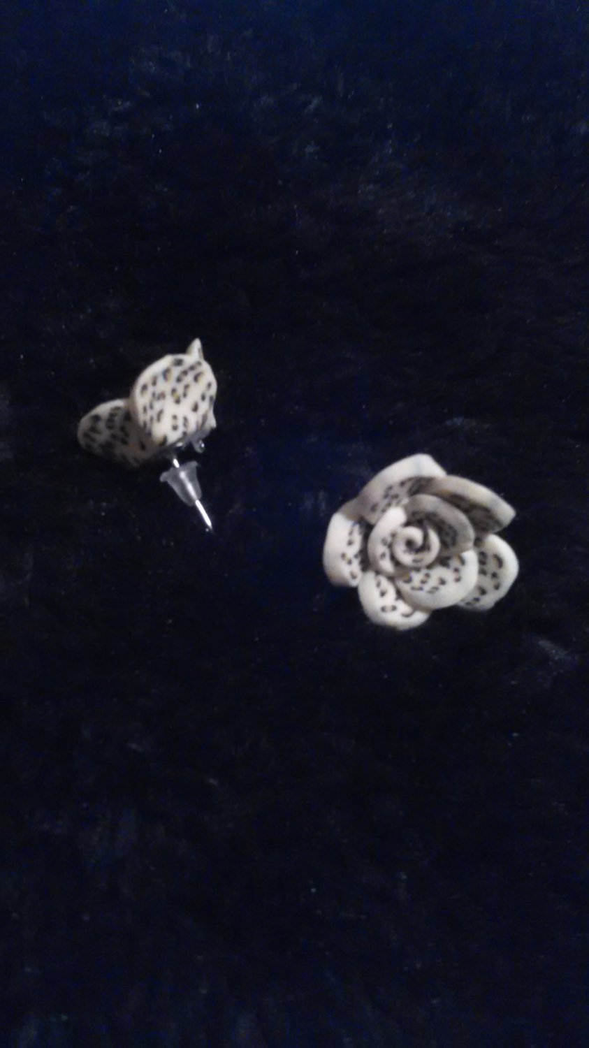 White leopard rose earring