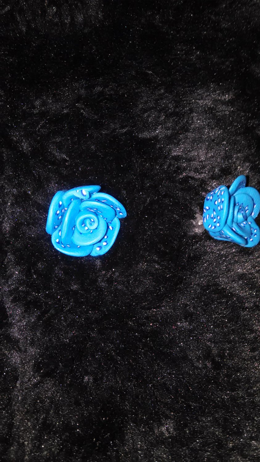Blue leopard rose earring