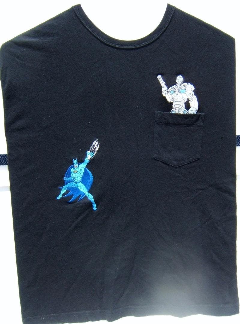 DC Batman vs Mr. Freeze Large Size Pocket T-Shirt  New 100 % Cotton Preshrunk