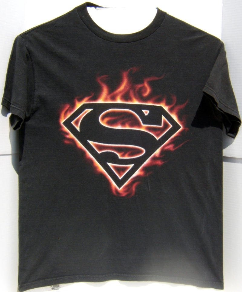 Pre-Owned DC Superman Burning Logo Short Sleeve Graphic T-Shirt Medium Size